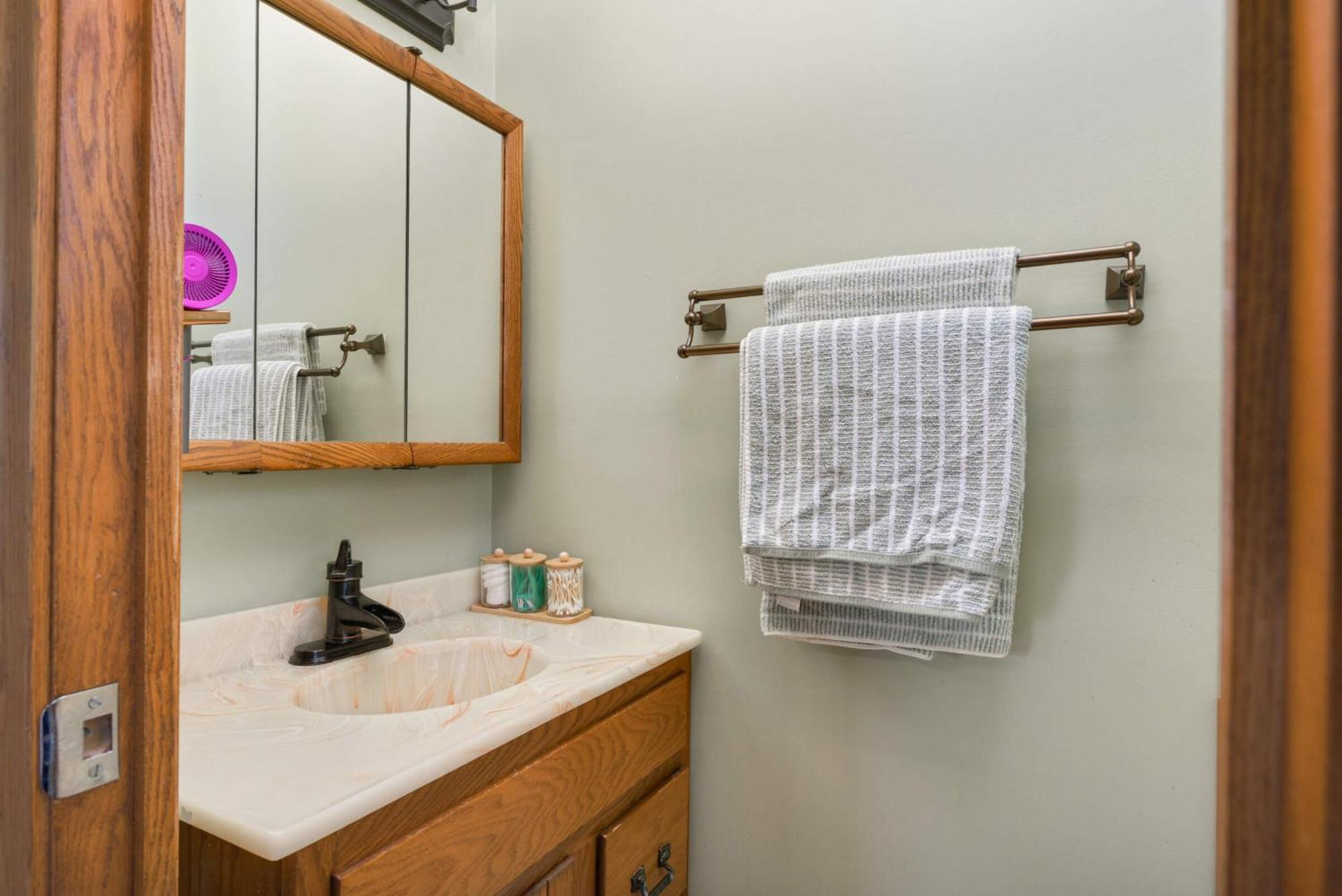 Cottage Grove Haven, Spacious 4-Bed, 3 Baths Retreat מראה חיצוני תמונה